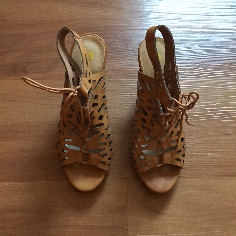 CP Danica Heels. Size 7